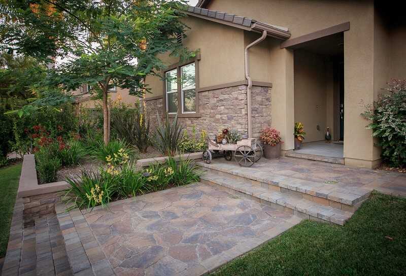 Read more about the article Make a Grand Entrance with Pavers